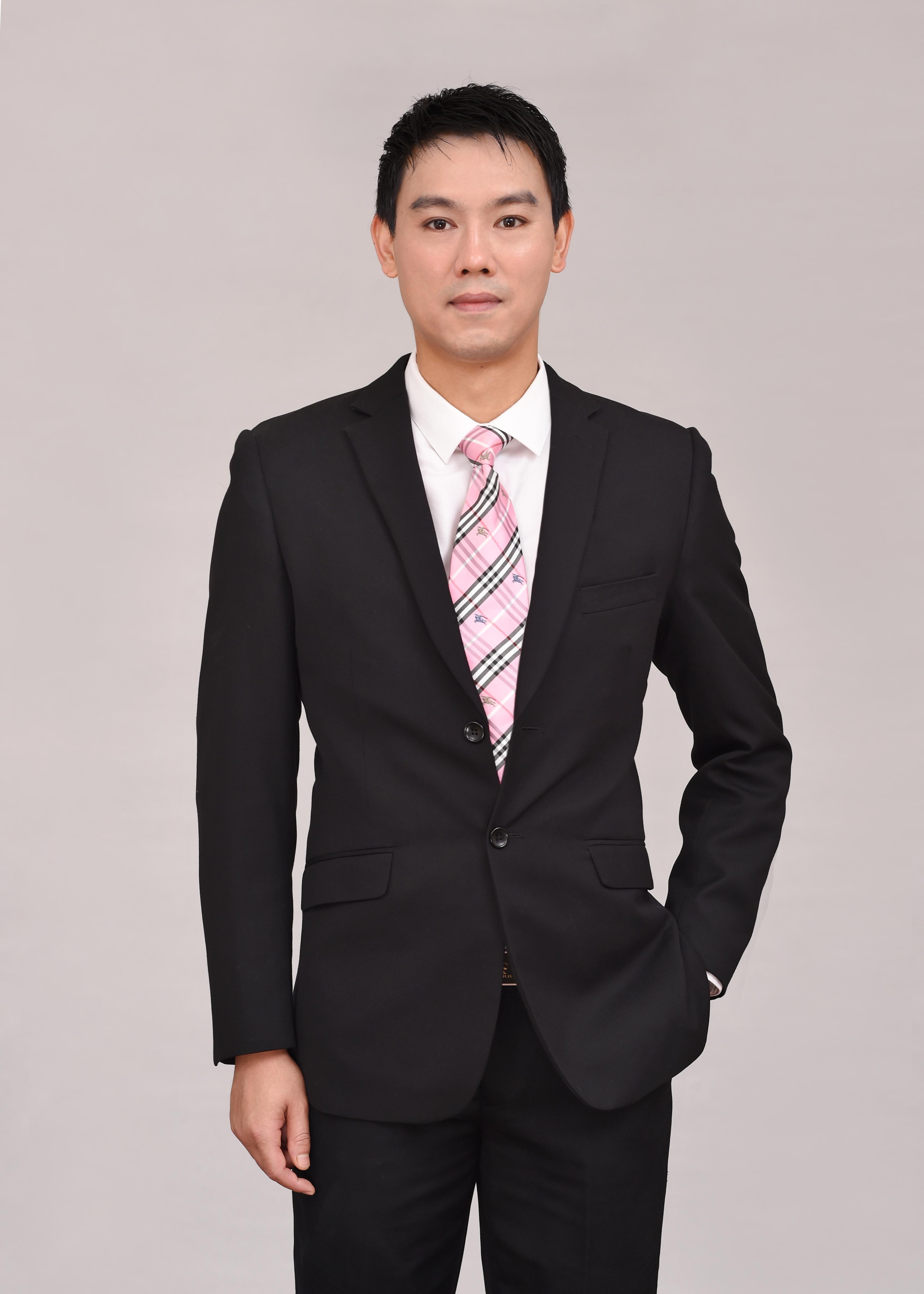 白发林 视觉与舞美负责人
